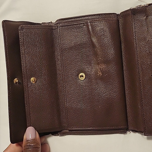 Louis Vuitton Vintage 'Loved' Damier Wallet - Picture 6 of 8